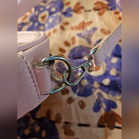 Light Pink Buckle Down DISNEY Belt Bag Pin Purse - Picture 3 of 8